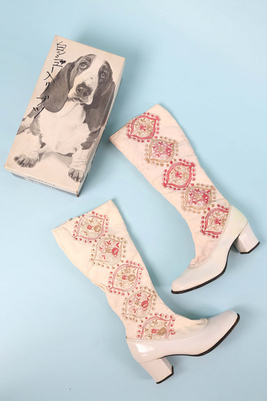 RARE Wounded 1970s Hush Puppy Embroidered Go-Go Boots