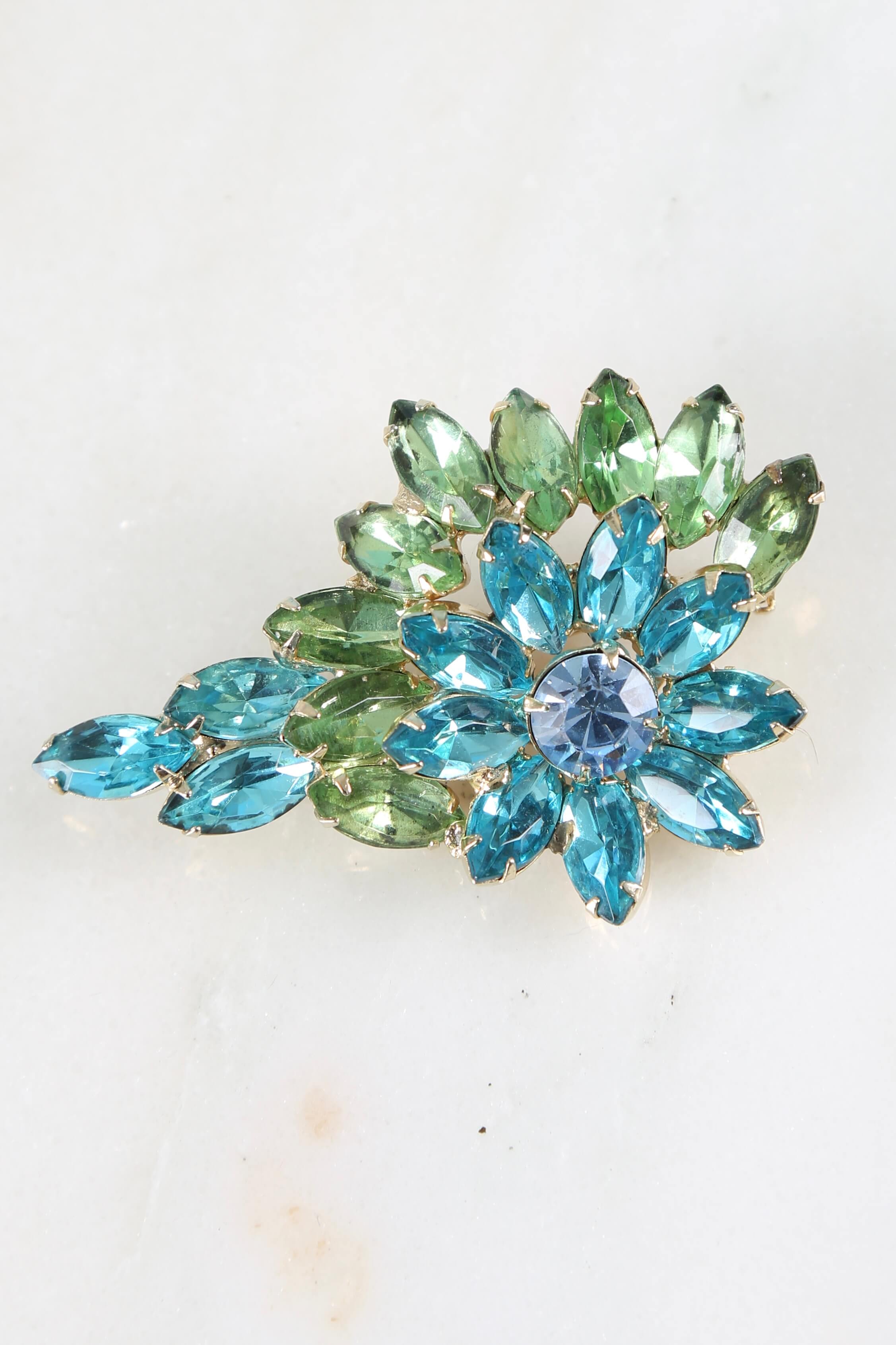 1960’s　green×black flower plastic　brooch Vintage Multi-colored Plastic Flowers Brooch. Early Plastic