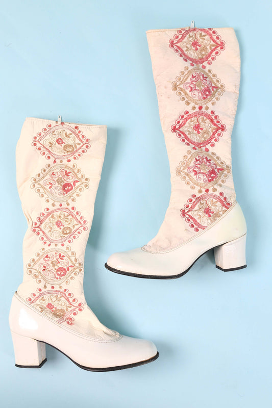 RARE Wounded 1970s Hush Puppy Embroidered Go-Go Boots